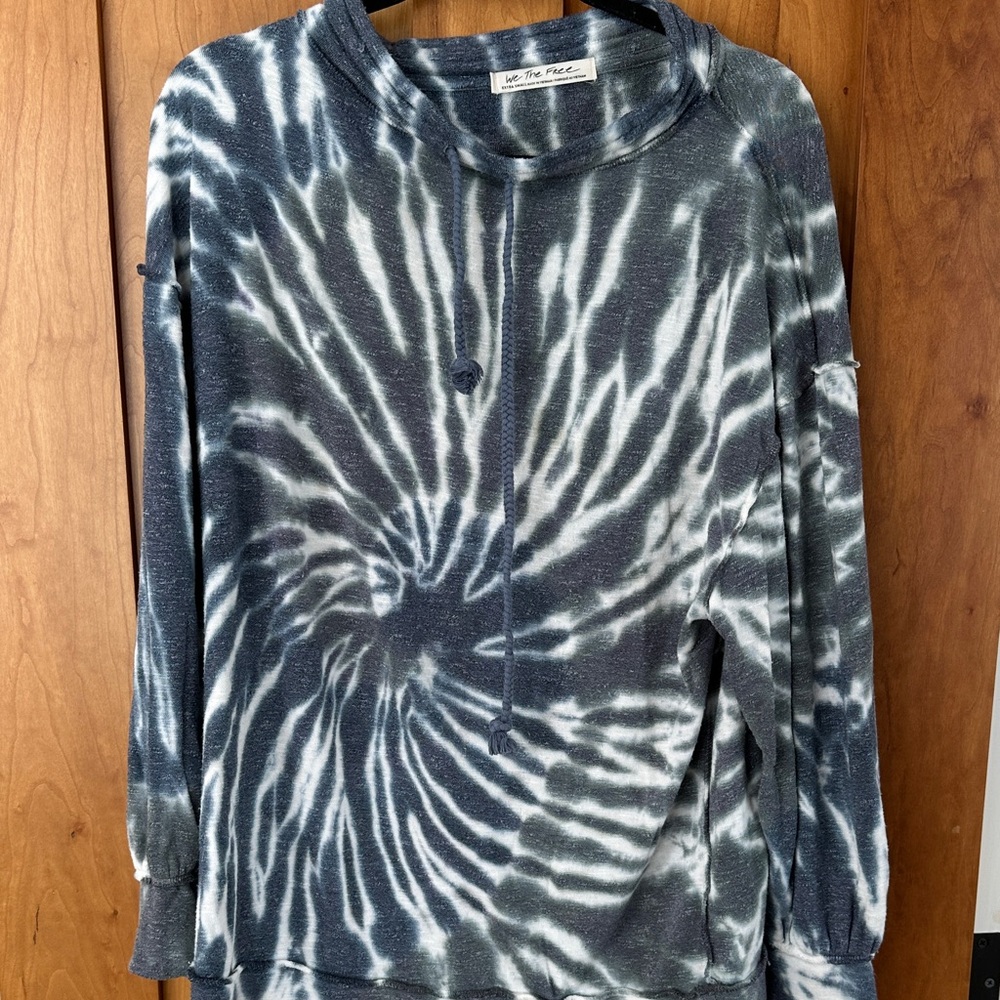 We The Free Tie-Dye Long Sleeve Top ML fit - great with leggings